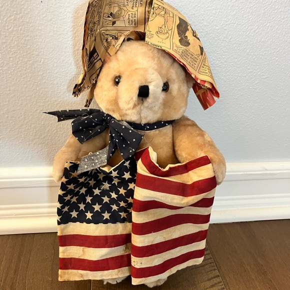 Collector’s teddy Bear with American Flag - Picture 1 of 9